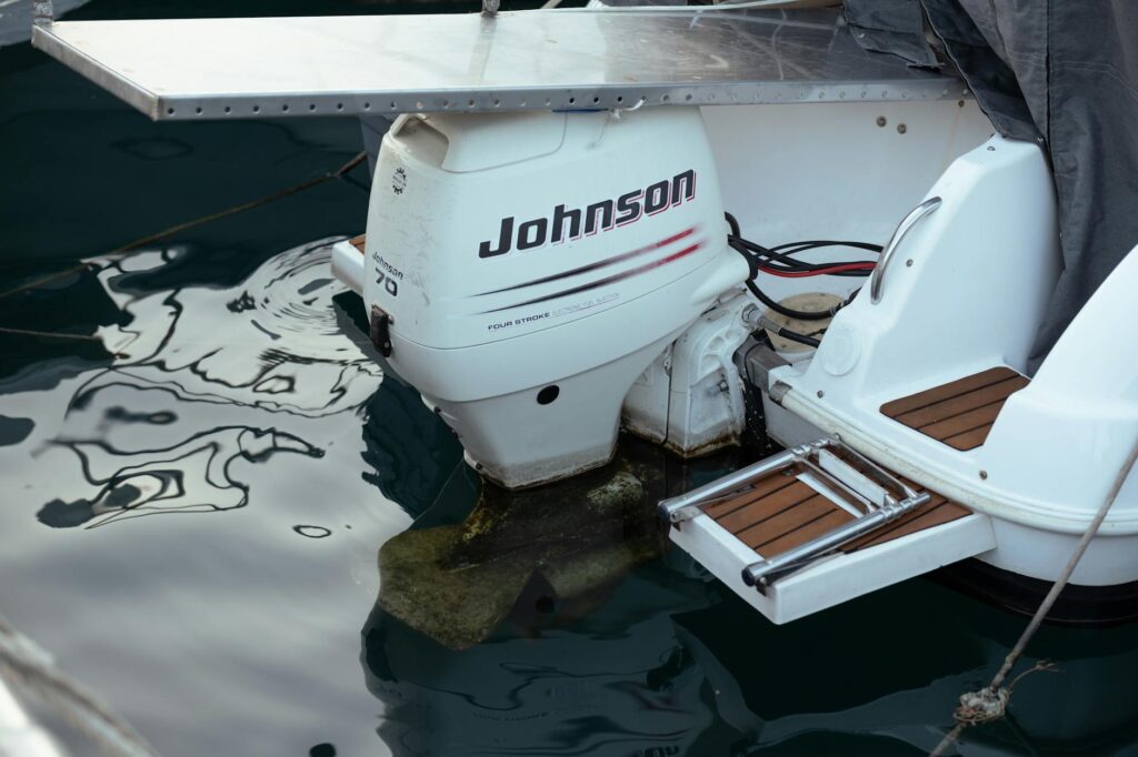 89avon001 outboard motor