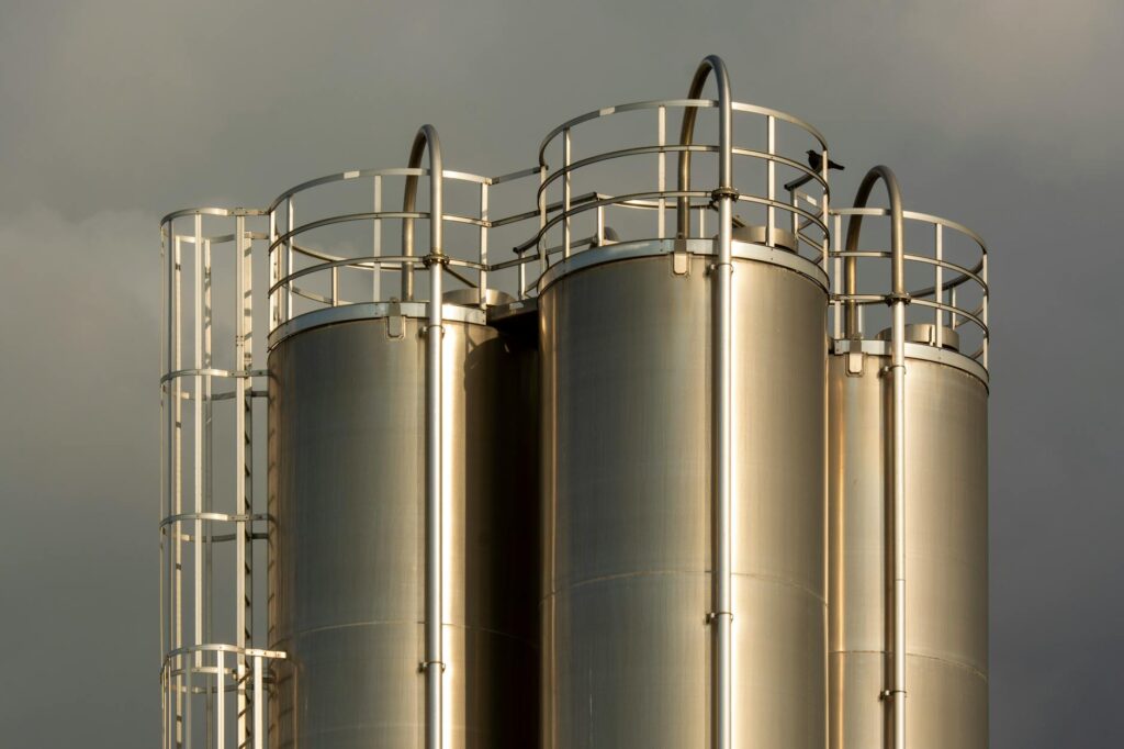 modern 6 cylinder outboard engine