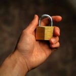 Candado in English: What It Means & How to Use It