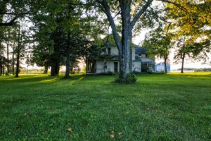 dilapidated Ed Gein house exterior
